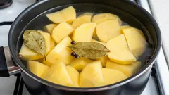 Lagerblad och potatis: ett litet knep med stor effekt