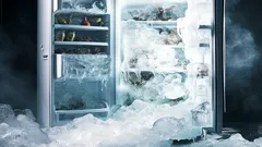 Varför det snabbt bildas en ”isvägg” i frysen – och hur du fångar rätt ögonblick i tid