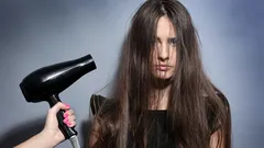 Föna utan misstag: vad du ska göra för att håret ska se glansigt och friskt ut
