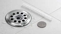 Så rensar du duschavloppet från hår med ett enkelt sugrörsknep