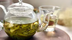 Det anses vara nyttigt, men kan få hjärtat att rusa – hela sanningen om grönt te