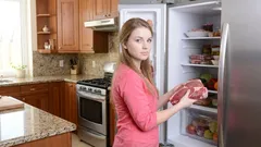 Kött i kylskåp och frys: hållbarhet, smarta knep och misstag att undvika